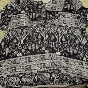 Black and White Women's short sleeve top